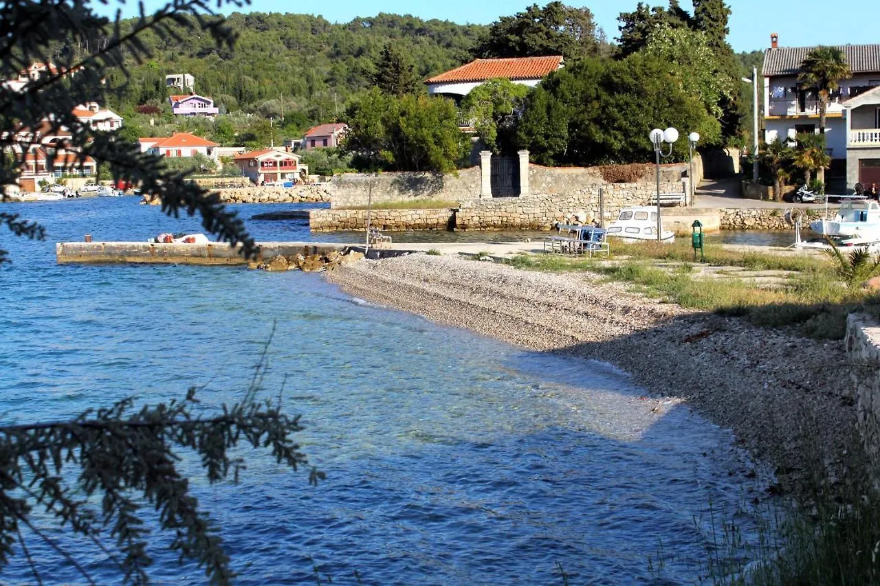 Apartment Lukoran 11672A 0*,  Croatia